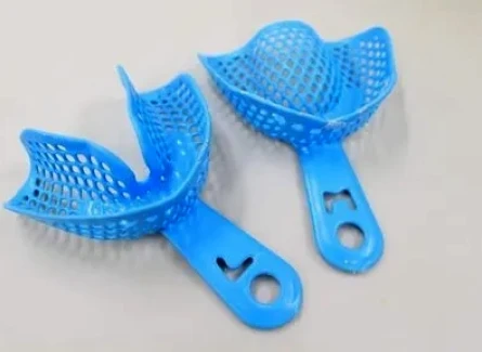 治療用の仮入れ歯